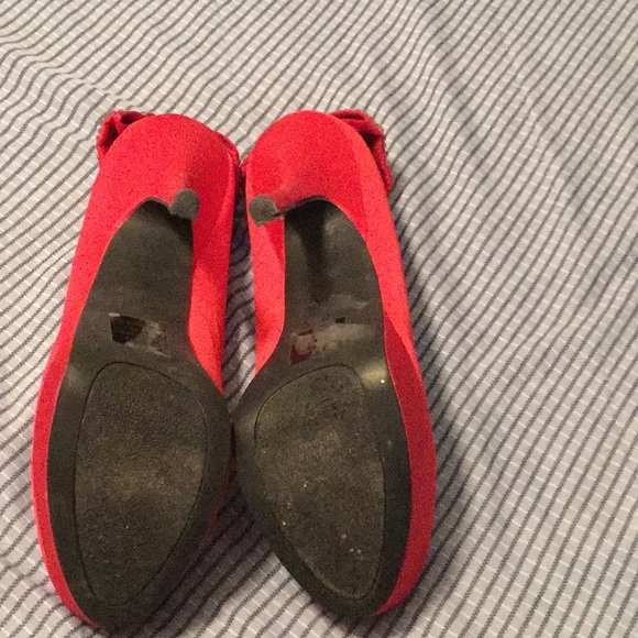 Red Pumps - Picture 7 of 8